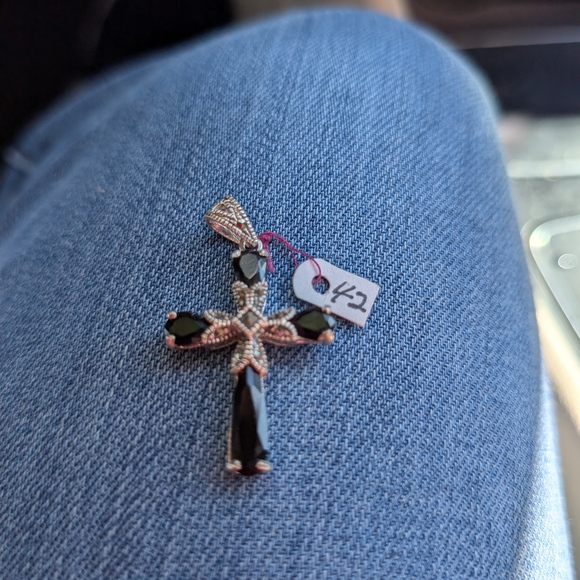 unknown Jewelry - NEW Sophisticated Black Cross